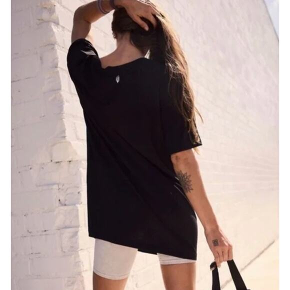 Free People Movement Tempo Oversized Boyfriend Tunic Pocket Tee Black Small - Picture 3 of 16